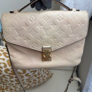 Louis Vuitton Pochette Métis  Leather Bag